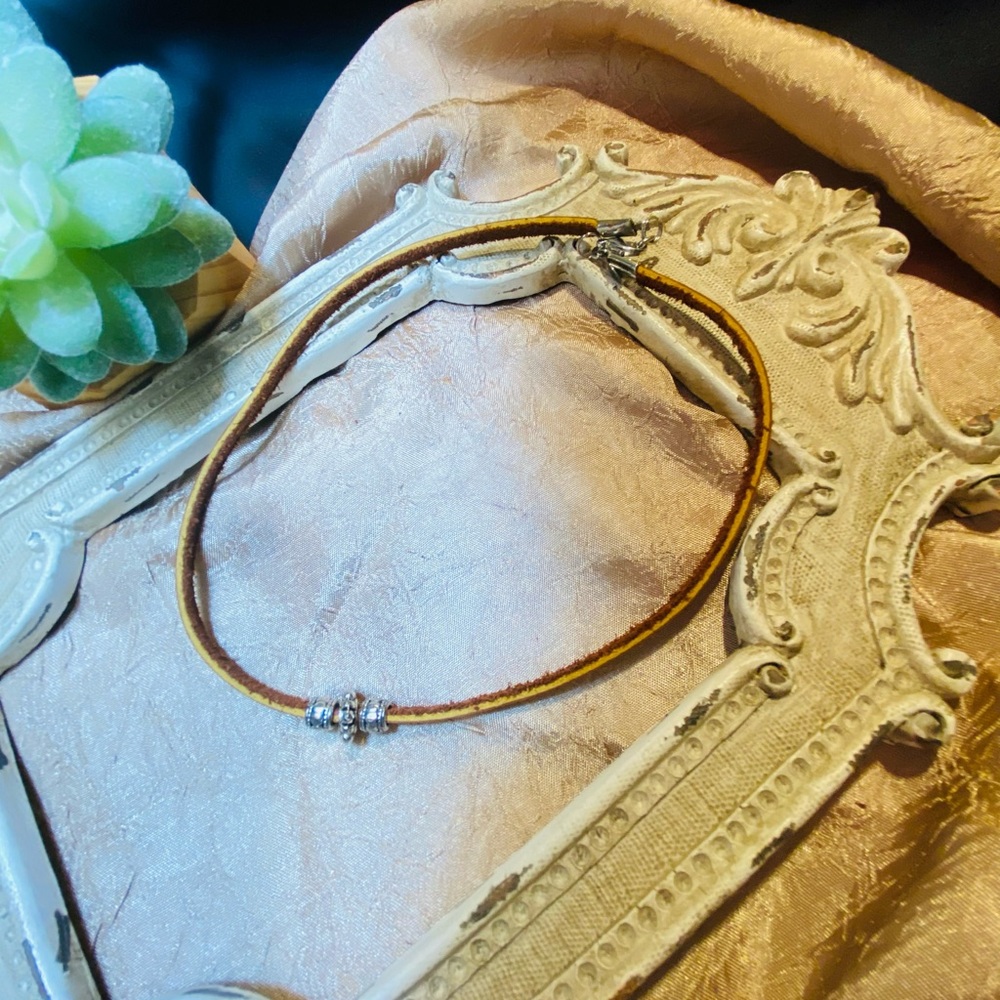 16& 3/4 Brown leather choker File’ Natif Handmade